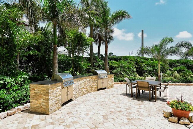 Building Photo - 1111 N Gulfstream Ave