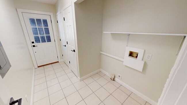 Building Photo - 171 Longwood Dr