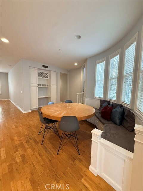 Building Photo - 3 New Dawn