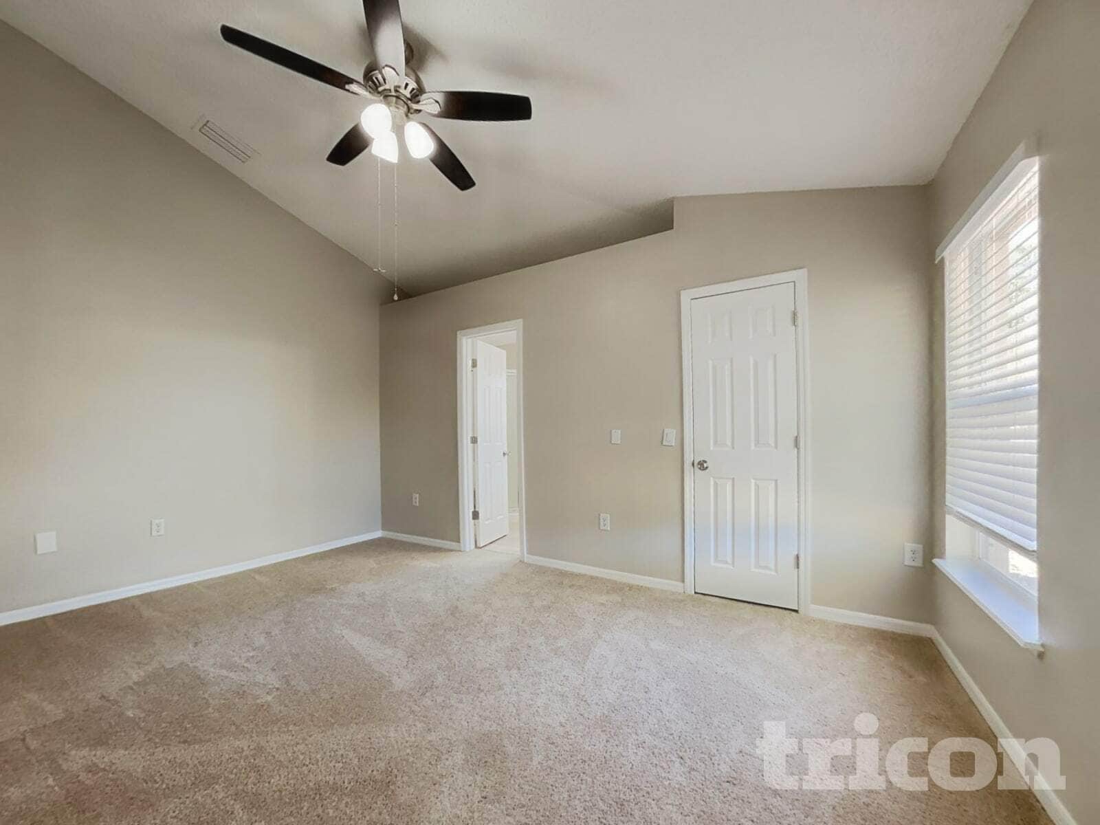 Building Photo - 164 Larchmont Dr