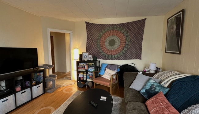 Building Photo - 9/1 Top floor 4BR/3BA on Somerville/Camb line!