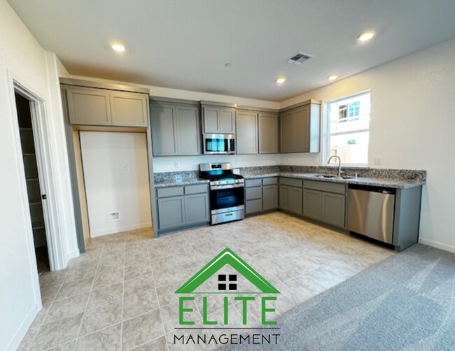 Building Photo - Beautiful 4 Bedroom, 3 Full Bath Two Story One year Old Home