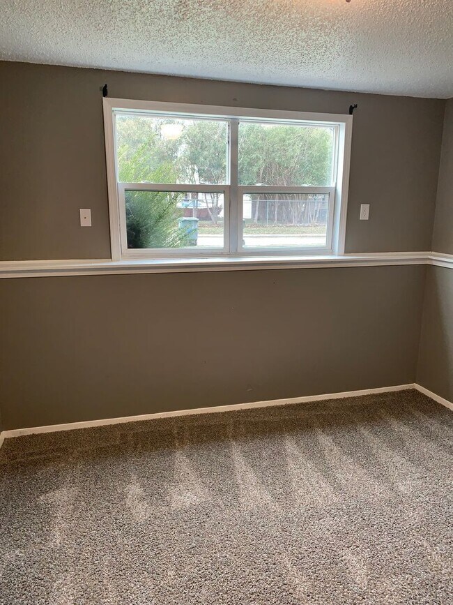 Building Photo - Ground Floor 2 BR