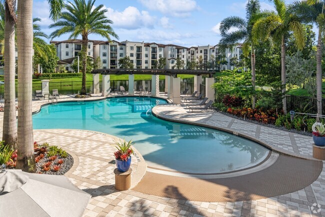 Resort-style swimming pool - The Point at Lakeside