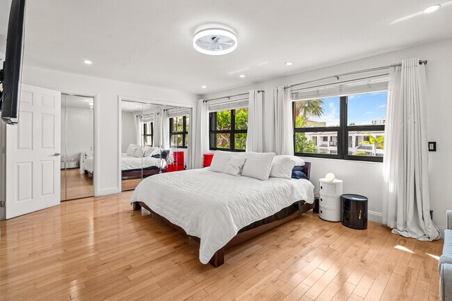 Building Photo - 1005 Bel Air Dr