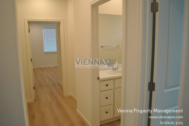 Building Photo - 525 Fox Hunt Wy