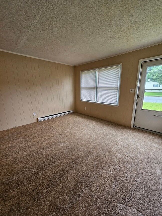 Building Photo - 3 BR near Publix!