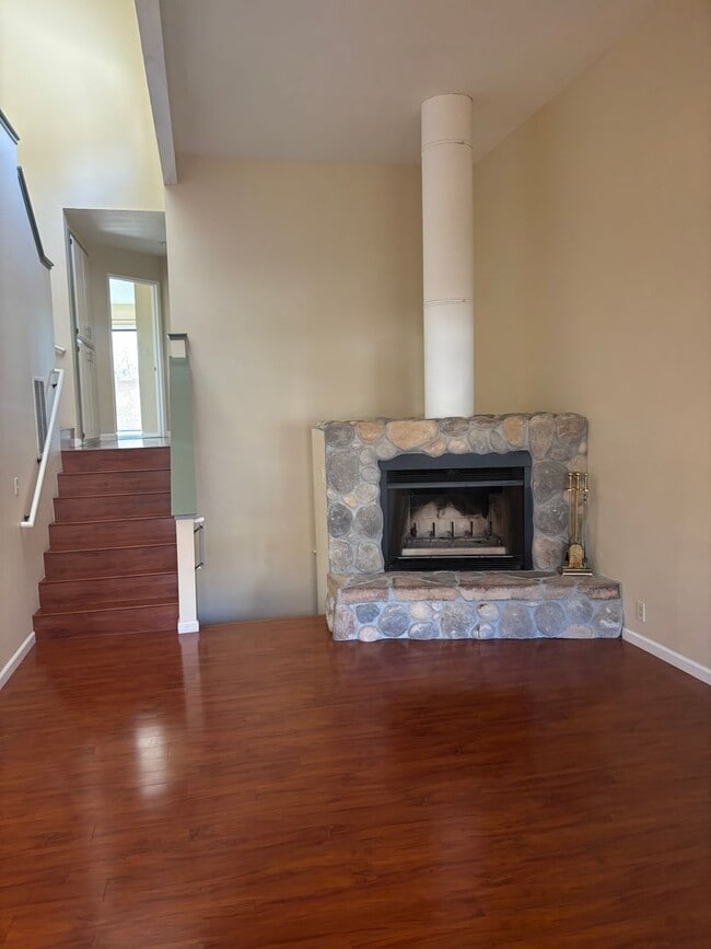 Building Photo - Two Bedroom Two Bath, plus Office Townhouse in Aptos