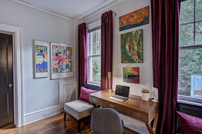 Building Photo - 518 Lamar Ave