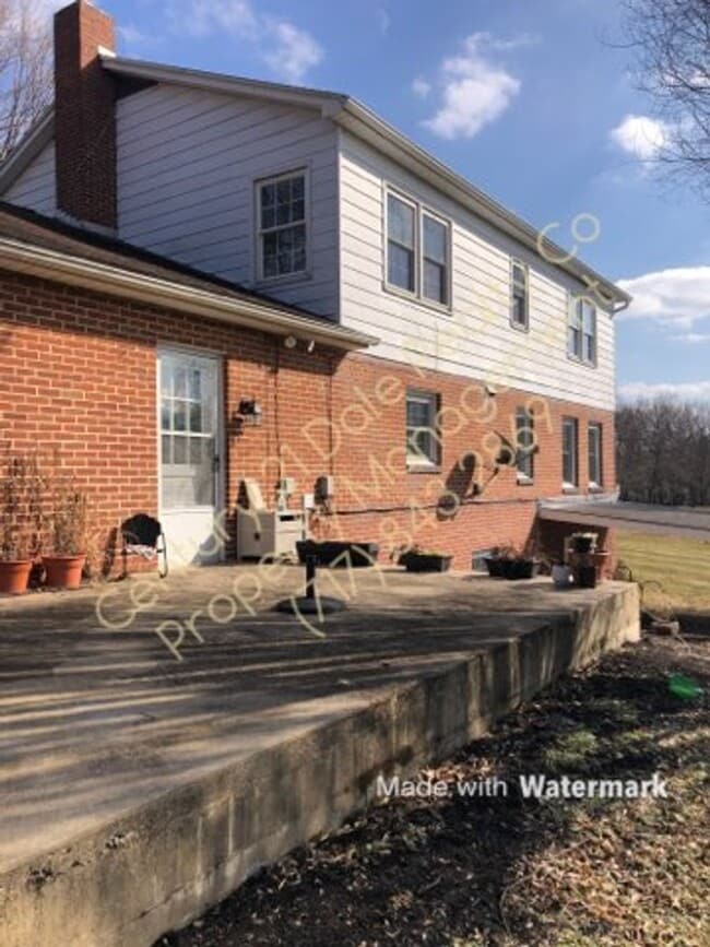 Building Photo - Very Large 3 BR House in North Eastern School District
