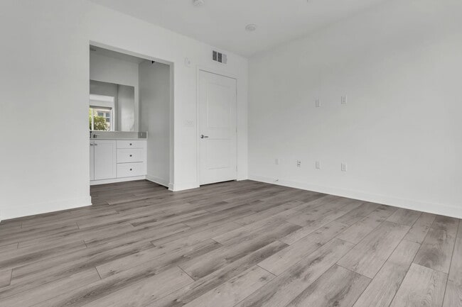 Building Photo - 1879 Union St