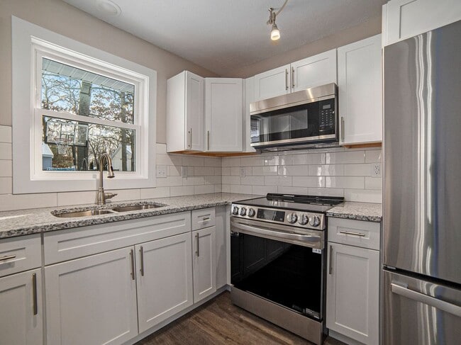 Building Photo - 556/558 Quarterline