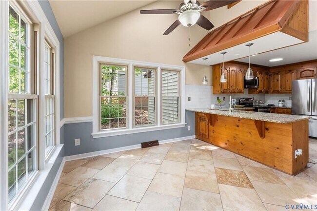 Building Photo - Spacious 5 Bedroom Home for Rent – Great Location!