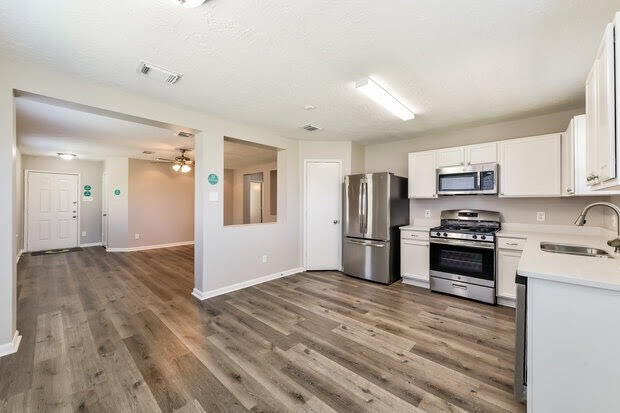 Building Photo - 10247 Country Squire Blvd