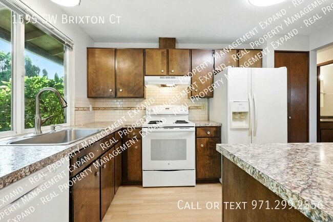 Building Photo - 1595 SW Brixton Ct