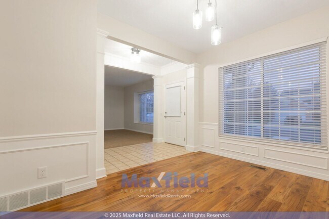 Building Photo - Beautiful 6BD, 3.5BTH, 3GAR Home in Cranberry Hills