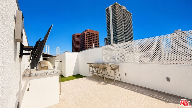 Building Photo - 1250 S Westgate Ave
