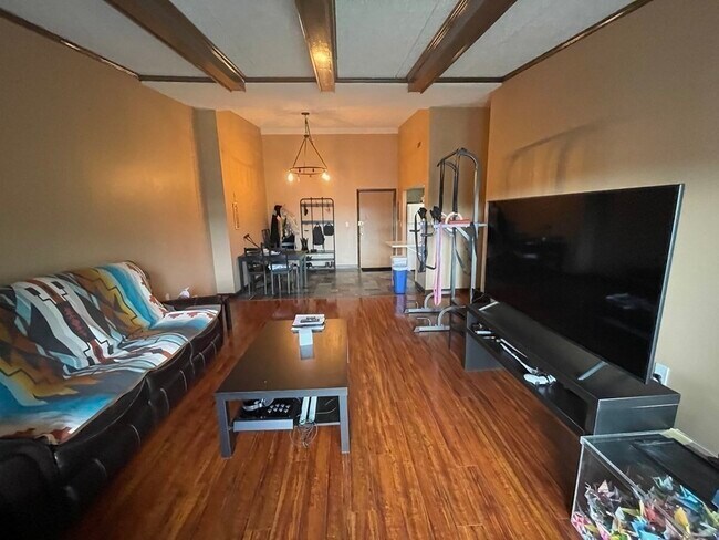 Building Photo - 44 Broadlawn Dr