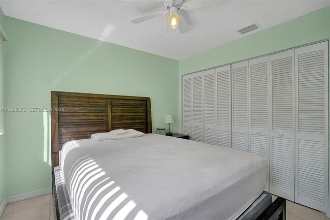 Building Photo - 1726 SW 110th Terrace