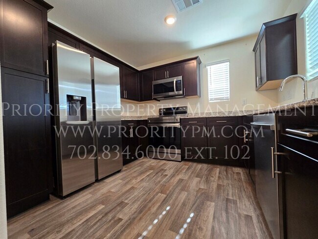 Building Photo - Gated~ 2 Bedroom Townhome w/2 Car Garage~MUST SEE!