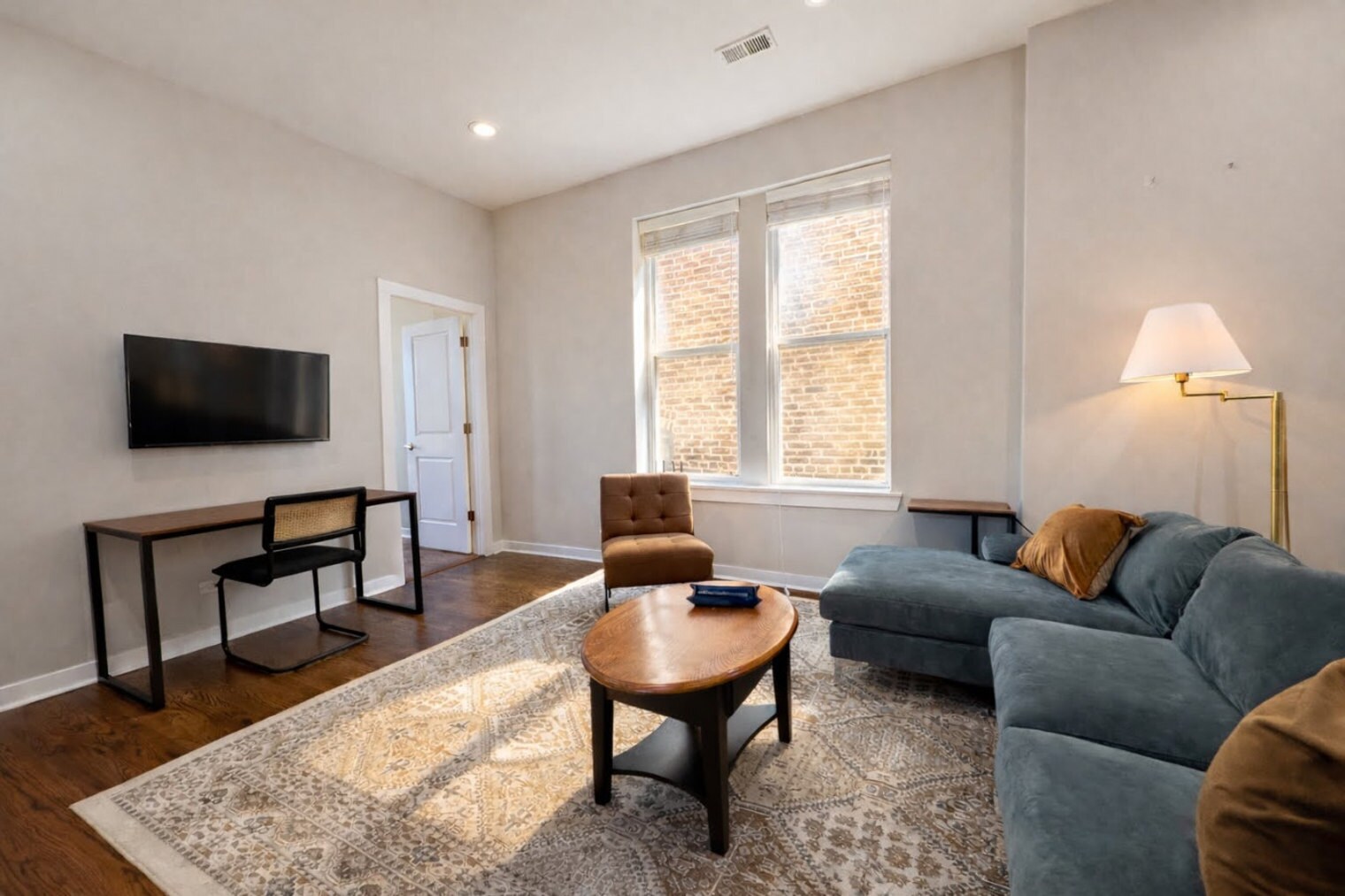 Building Photo - 736 N Throop St