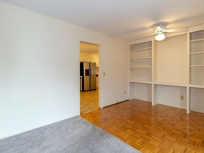 Building Photo - 408 Pineview Dr