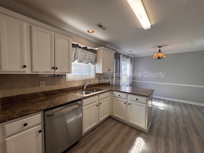 Building Photo - 206 Lindell Dr