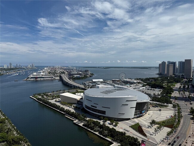 Building Photo - 900 Biscayne Blvd
