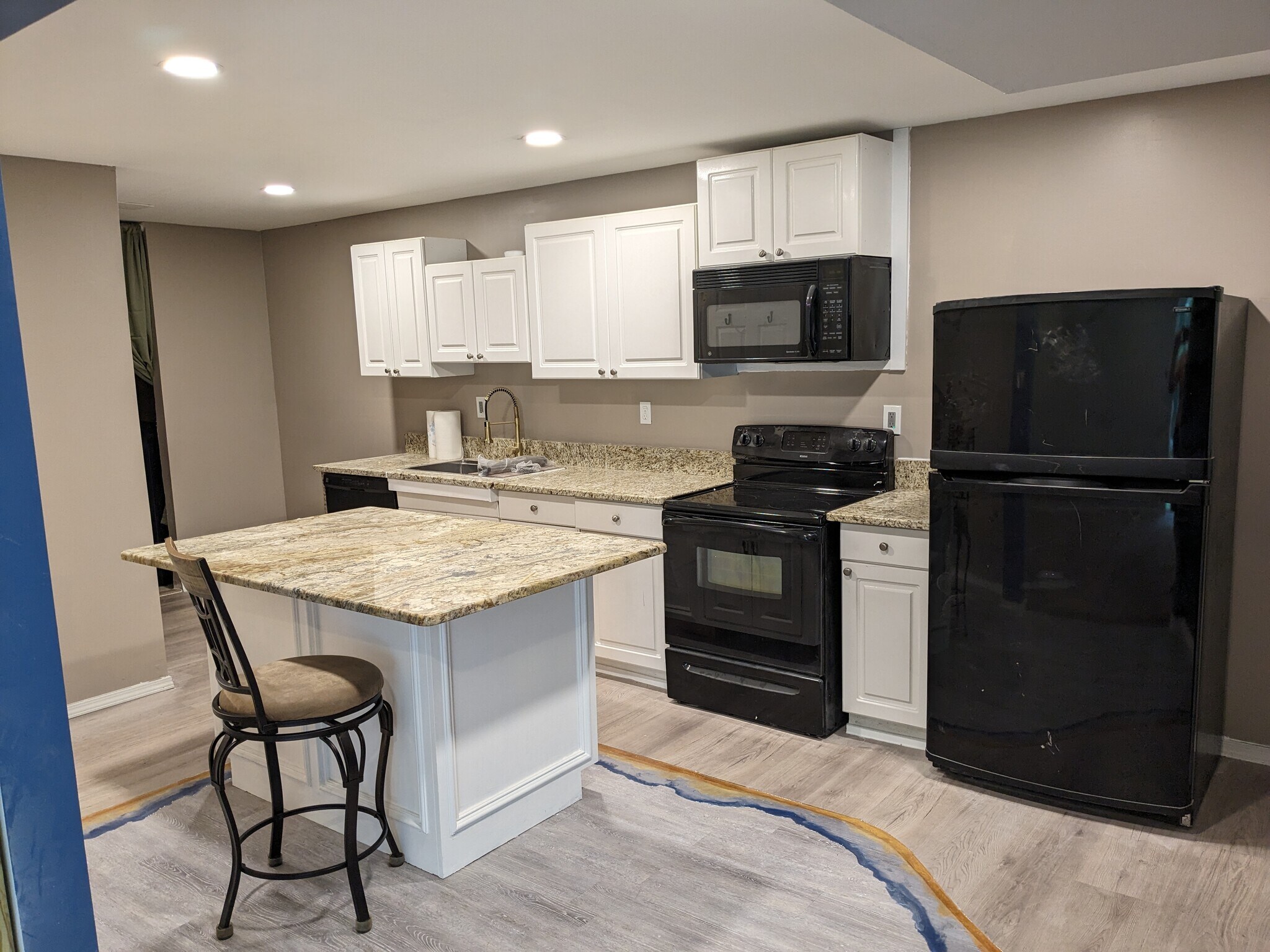 Building Photo - 3613 Brookeside Dr