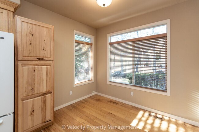 Building Photo - Single Level Home Near Rivers Edge Golf Course!