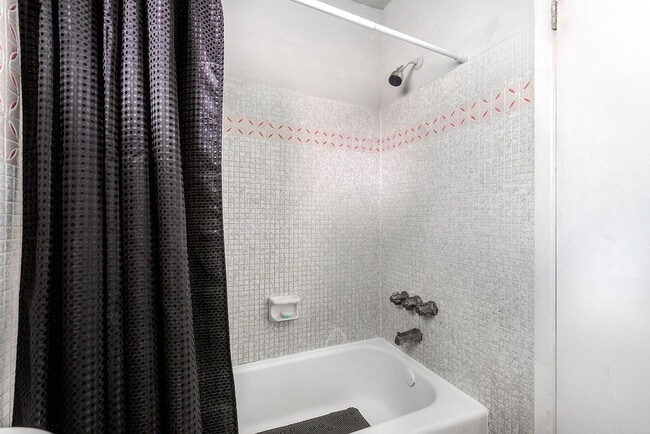 Building Photo - 1826 Sherman St