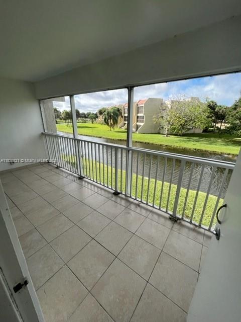 Building Photo - 120 Lakeview Dr
