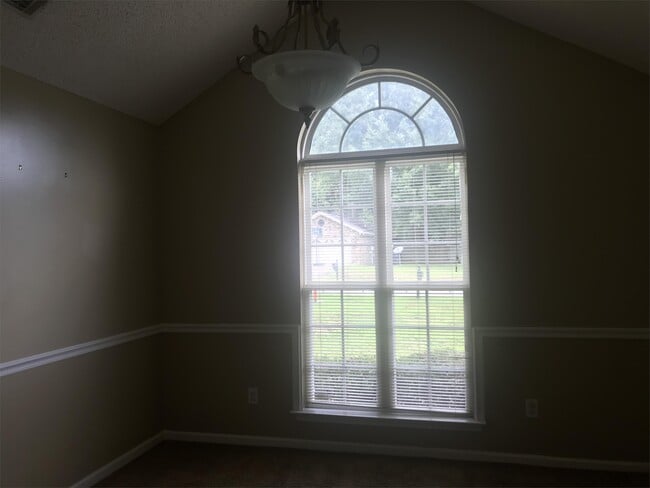 Building Photo - 271 Bobbie St