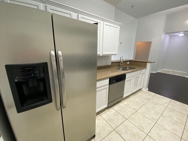 Building Photo - Beautiful 2 bedroom, 2 bathroom condo for ...