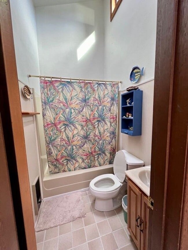 Building Photo - Fully Furnished Short Term Rental on Lake Samish!