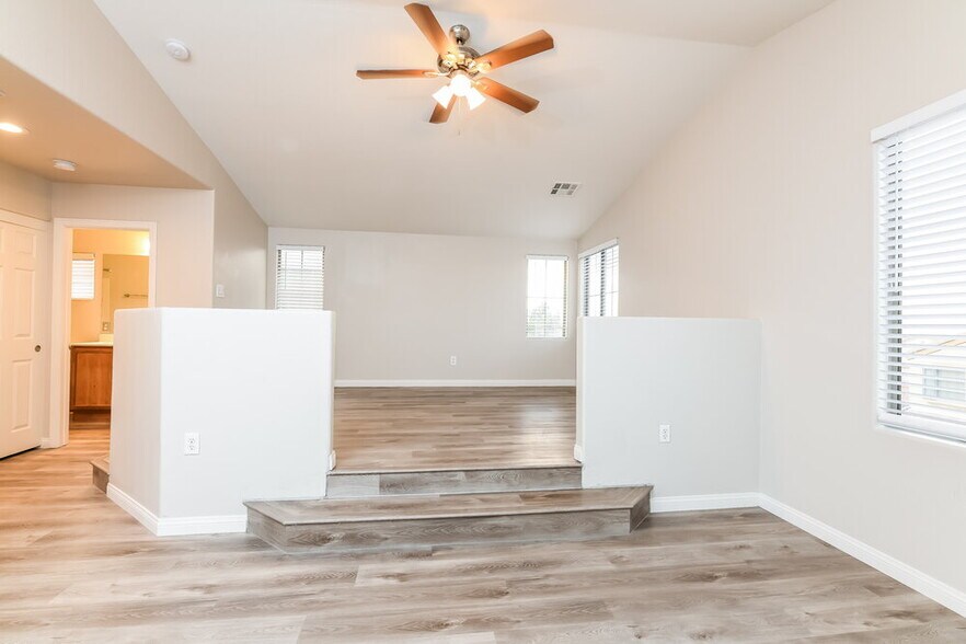 Building Photo - 328 Sweet Sugar Pine Dr