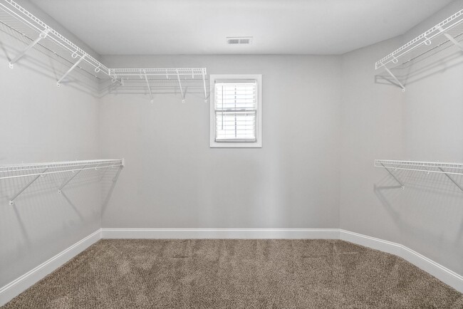 Building Photo - 4 Bedroom Home For Rent Near Post!