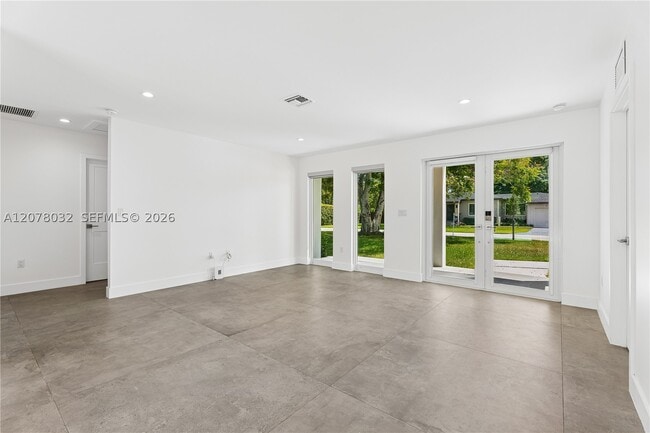 Building Photo - 6099 SW 38th St
