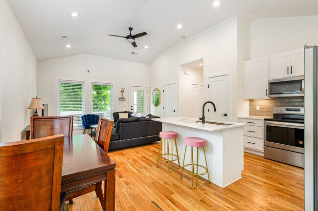 Building Photo - Modern Nations Home | 2 Bed, 2 Bath | 900 ...