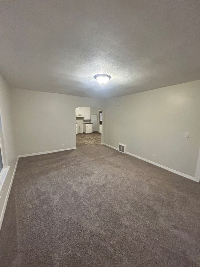 Building Photo - 270 W Pine St NE