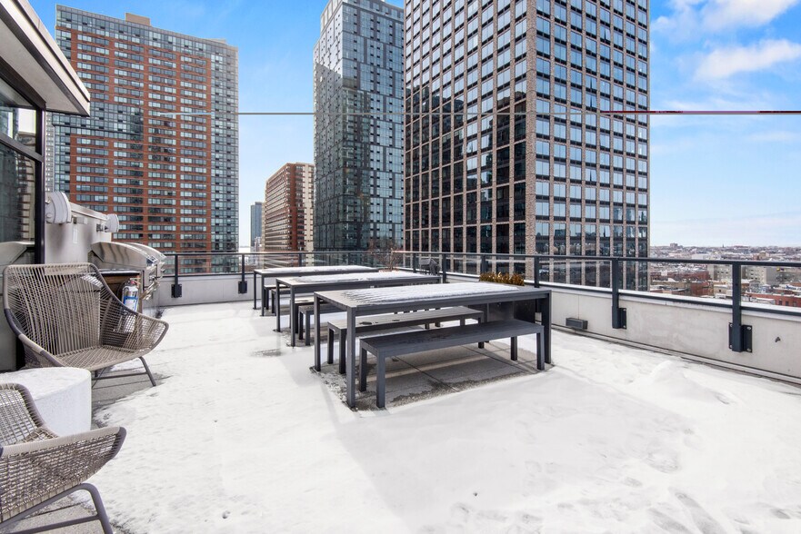 Building Photo - 160 1st St