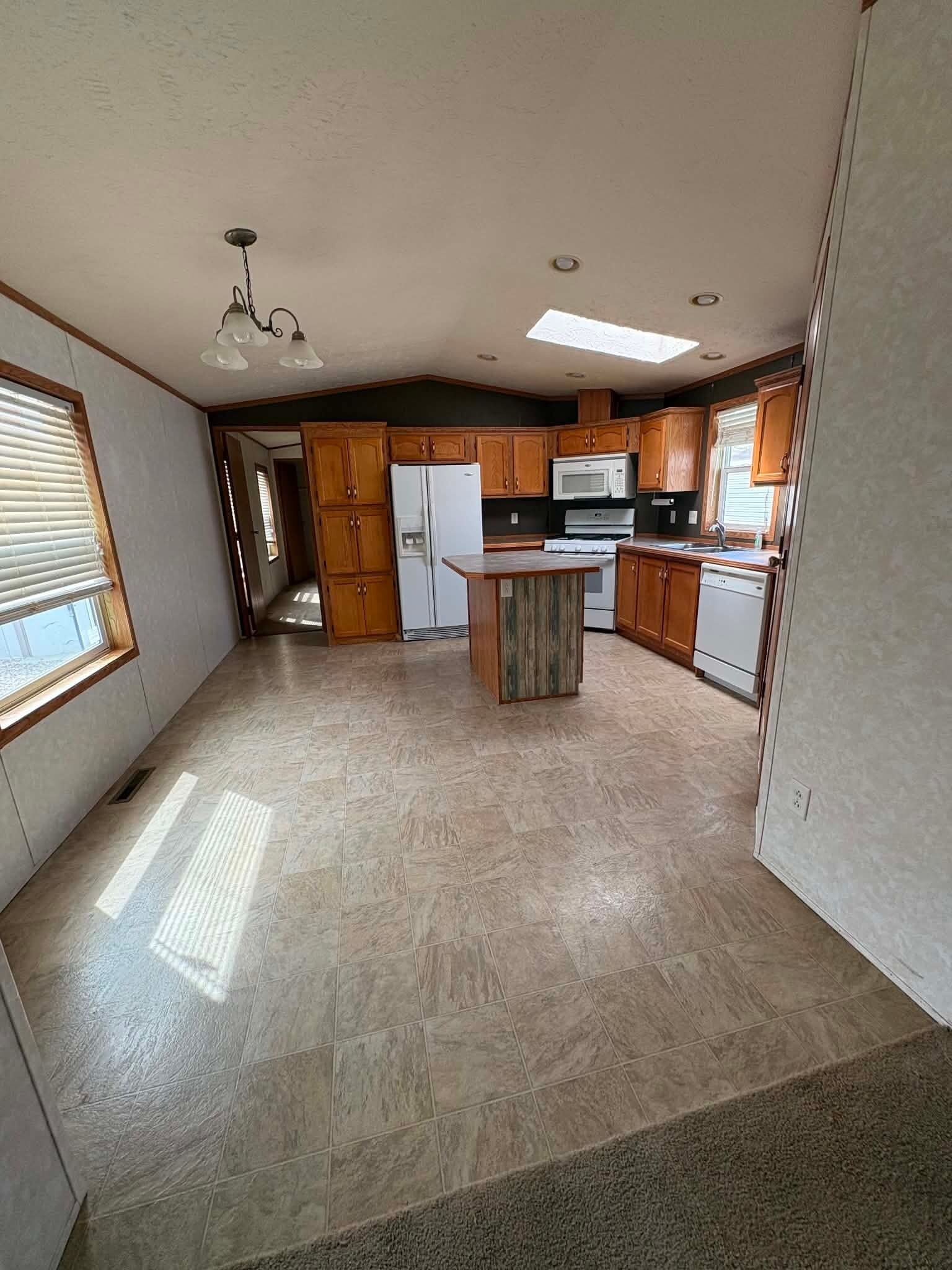 Building Photo - 443 Valley View Ln