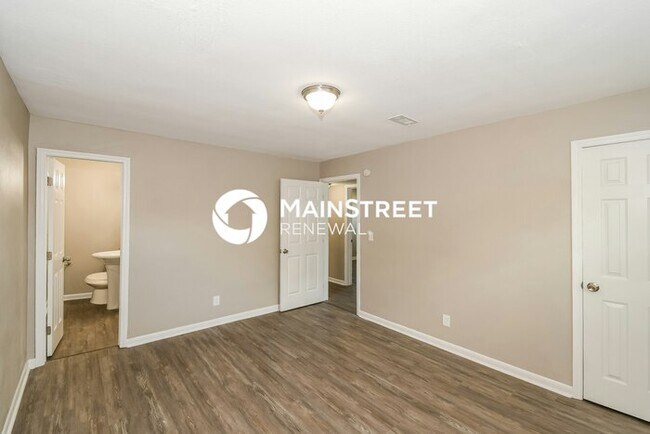 Building Photo - 3 Bedroom Pet-Friendly Home in Jacksonville, FL with Main Street Renewal
