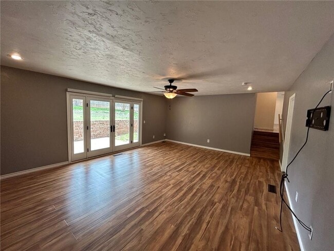 Building Photo - 908 East Dr