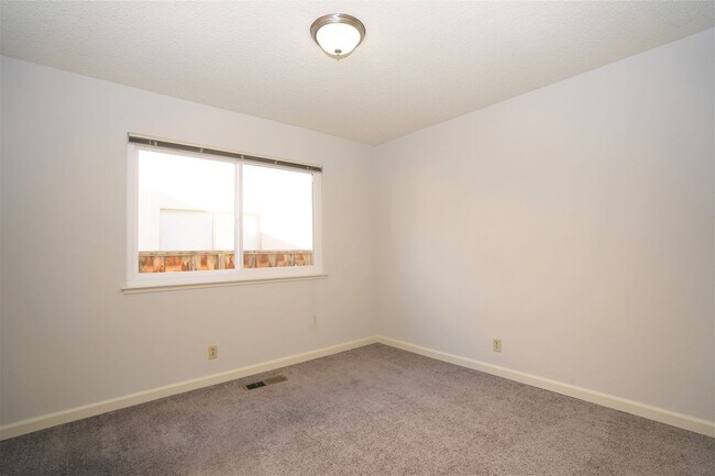 Building Photo - Beautiful Single Family Home in Desirable ...