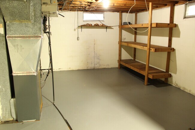 Building Photo - 1703 Shady Lane Rd