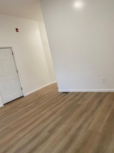 Building Photo - 244 E Hanover St