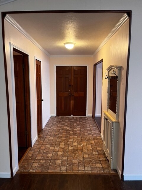 Building Photo - 2306 Quail Hollow Dr