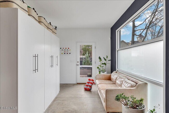 Building Photo - 18 Granite St