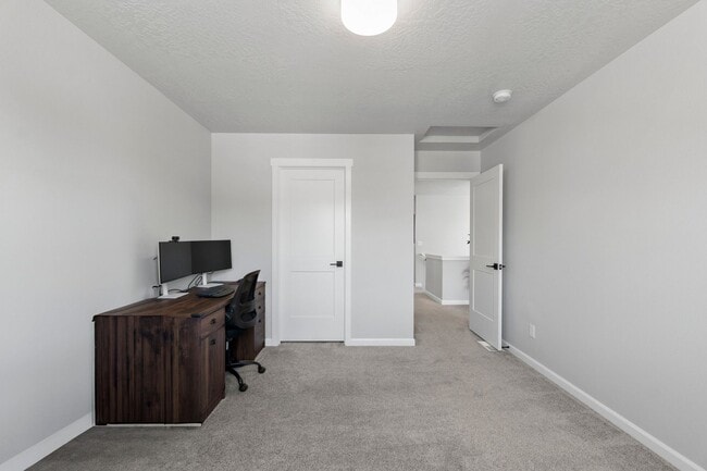 Building Photo - Spokane Valley Two-story - Available Now!